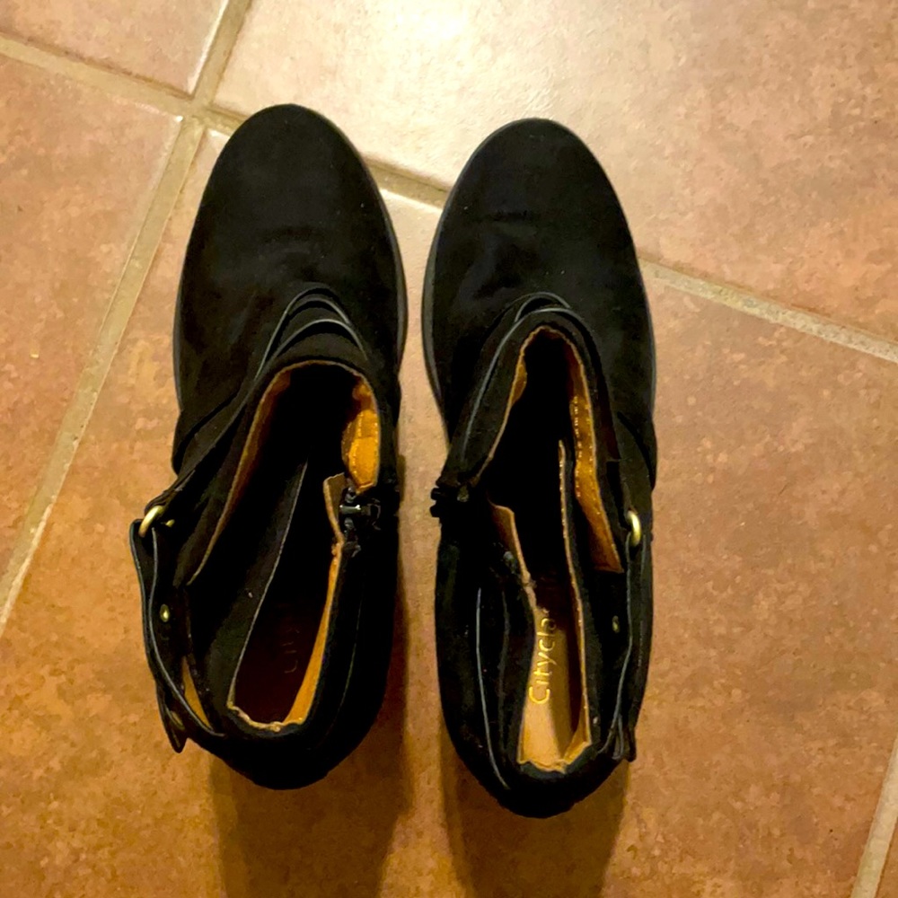 these boots are a size 7.